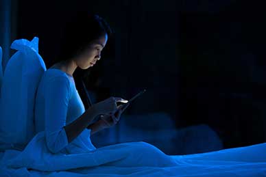 Health Dangers of Smart Phones Include Insomnia and Male Infertility
